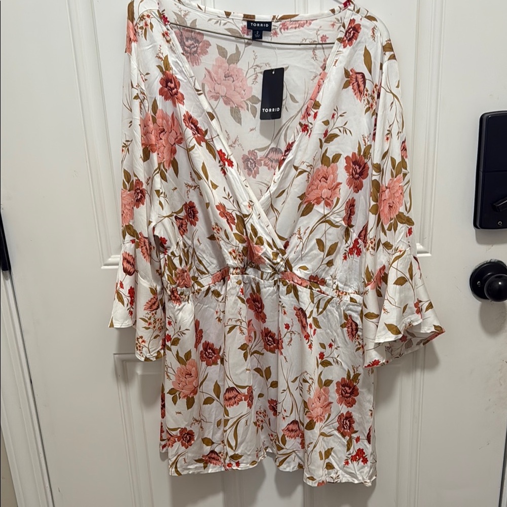 Torrid Floral V-Neck Top - White and Pink